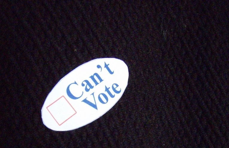 Voto en el exterior: una gran fisura de nuestra democracia